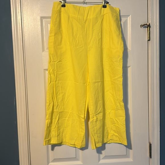 Item 8 NWOT Women Capri Set Xlg - Picture 3 of 5